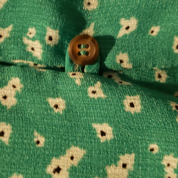 Button up green floral short sleeved shirt - Picture 3 of 6
